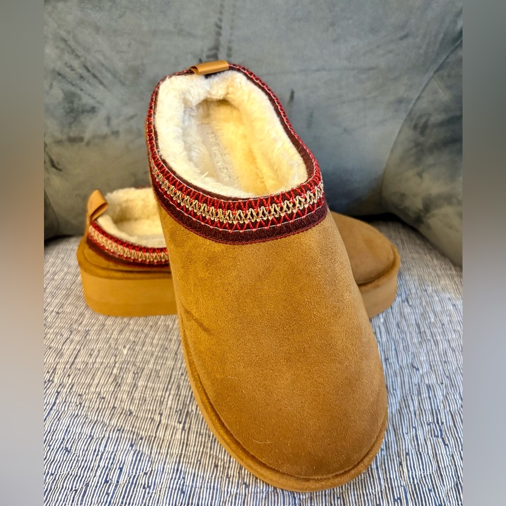 Madden Girl Cozy Slippers